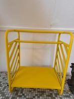 Zilverblauw geel houtrek/ tijschriften rek gee., Ophalen of Verzenden, Vrijstaande haard