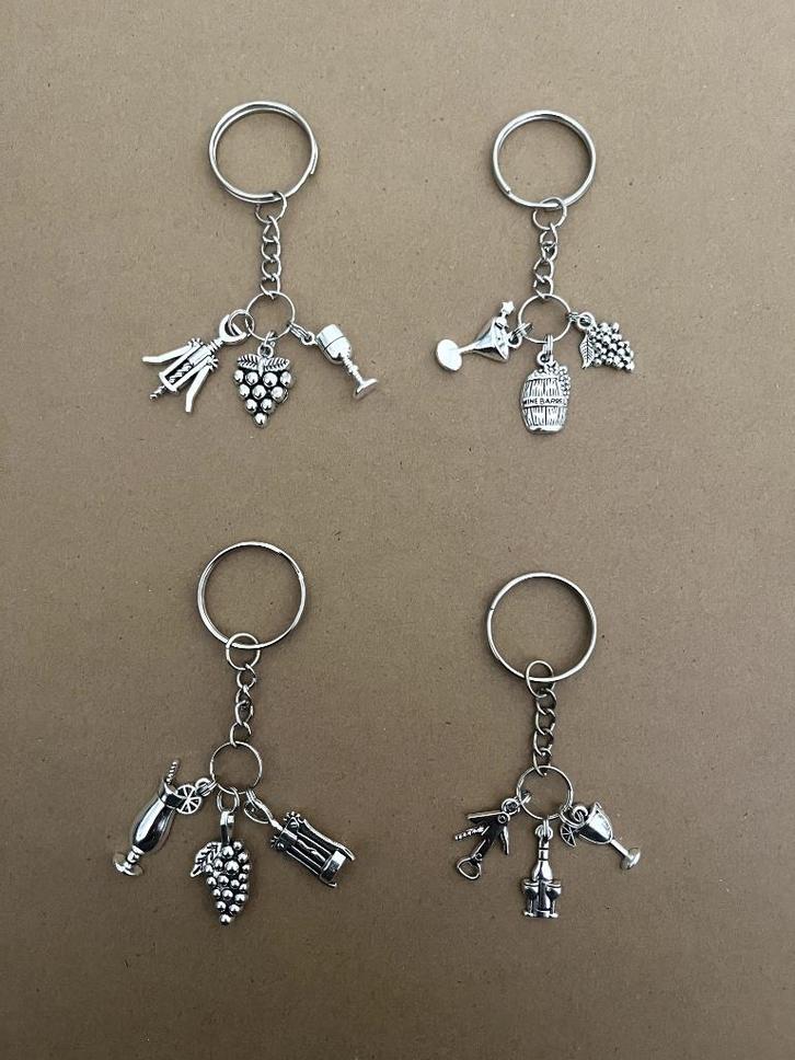 4 verschillende sleutelhangers wijn glas druif wijnfles....., Verzamelen, Sleutelhangers, Nieuw, Overige typen, Ophalen of Verzenden