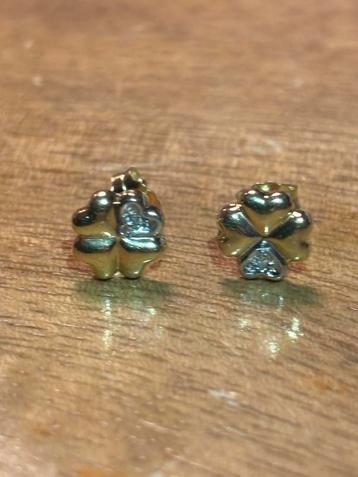 14 karaat Gouden Oorbellen met Diamantje - 585 beschikbaar voor biedingen