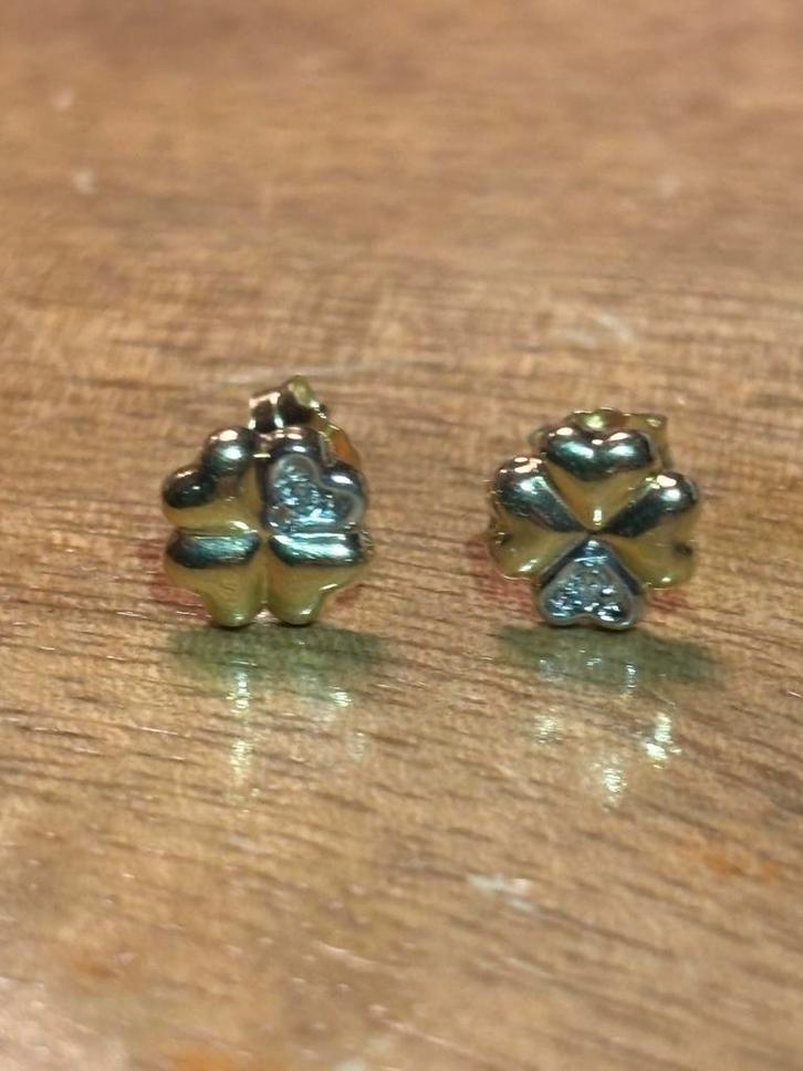 14 karaat Gouden Oorbellen met Diamantje - 585, Sieraden, Tassen en Uiterlijk, Oorbellen, Zo goed als nieuw, Knopjes of Stekers
