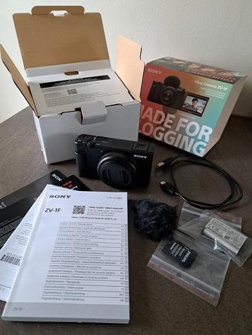 Splinternieuwe Sony ZV-1 vlogcamera + accessoires beschikbaar voor biedingen