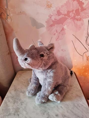 Neushoorn beschikbaar voor biedingen
