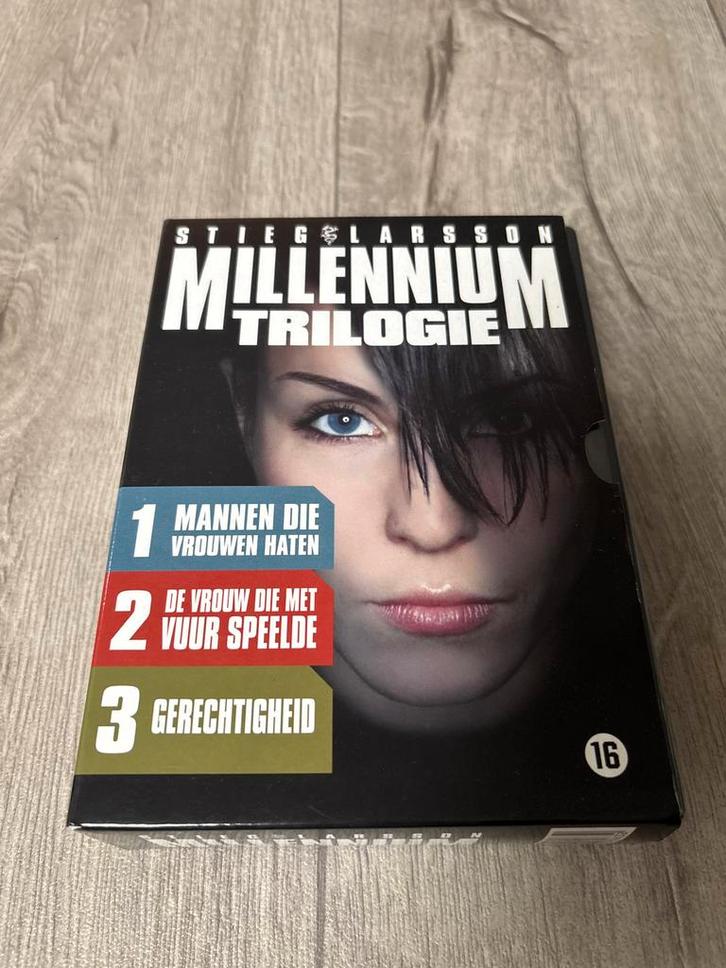 Stieg Larsson Millennium Trilogie DVD - Nieuw!, Cd's en Dvd's, Dvd's | Thrillers en Misdaad, Nieuw in verpakking, Detective en Krimi