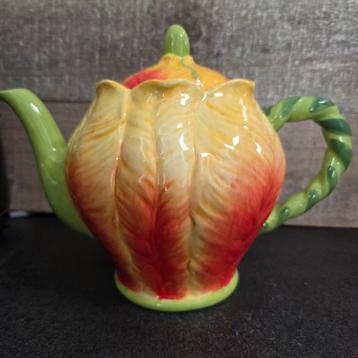 Brocante Portugees aardewerk barbotine theepot  beschikbaar voor biedingen