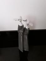 Antiek porseleinen beeld 2 Nonnen, Verzenden, Zo goed als nieuw, Porselein, Beeldje(s)