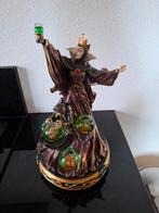 Disney snowglobe evil queen old hag, Verzamelen, Disney, Ophalen, Overige figuren, Beeldje of Figuurtje