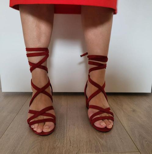 Rode suède Sandaal Sacha 38, Kleding | Dames, Schoenen, Zo goed als nieuw, Sandalen of Muiltjes, Rood, Ophalen of Verzenden
