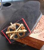 Aangeboden zwarte baret met Artillerie embleem, Ophalen of Verzenden, Landmacht, Nederland, Helm of Baret