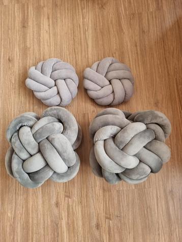 Grijze Knoop Kussens - Set van 4 beschikbaar voor biedingen