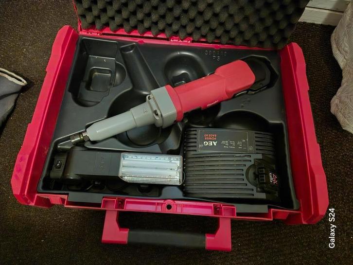 Milwaukee rechte accuslijper, Doe-het-zelf en Verbouw, Gereedschap | Boormachines, Zo goed als nieuw, Ophalen of Verzenden