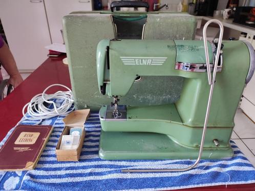 mooie vintage ELNA naaimachine met handleiding en steekset, Antiek en Kunst, Antiek | Naaimachines, Ophalen