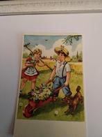 KINDEREN WERKEN IN TUIN. MET HARK EN KRUIWAGEN, Ophalen of Verzenden, Voor 1920, Kinderen