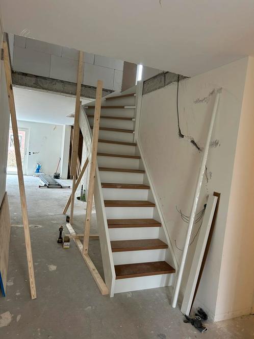 Trap (nieuw), Doe-het-zelf en Verbouw, Ladders en Trappen, Zo goed als nieuw, 2 tot 4 meter, Ophalen