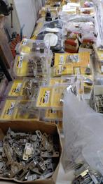 Strippen, scharnieren  verbindingen, laders/omvor sloten enz, Caravans en Kamperen, Camper-accessoires, Ophalen of Verzenden, Zo goed als nieuw