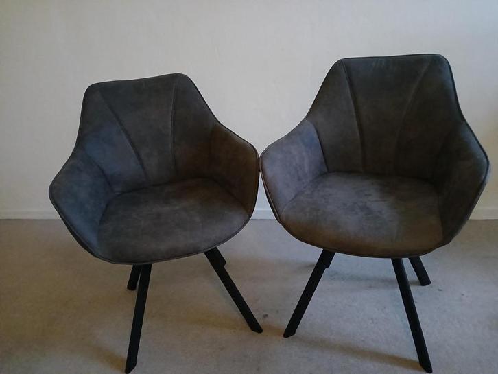 Twee goed kuipzitting eetkamer stoelen, Huis en Inrichting, Stoelen, Zo goed als nieuw, Twee, Metaal, Stof, Grijs, Ophalen of Verzenden