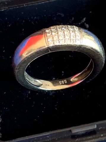 Witgouden ring met diamanten beschikbaar voor biedingen