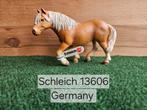 Schleich 13606 Haflinger merrie met vaantje uit 1006, Verzamelen, Dierenverzamelingen, Ophalen of Verzenden, Zo goed als nieuw