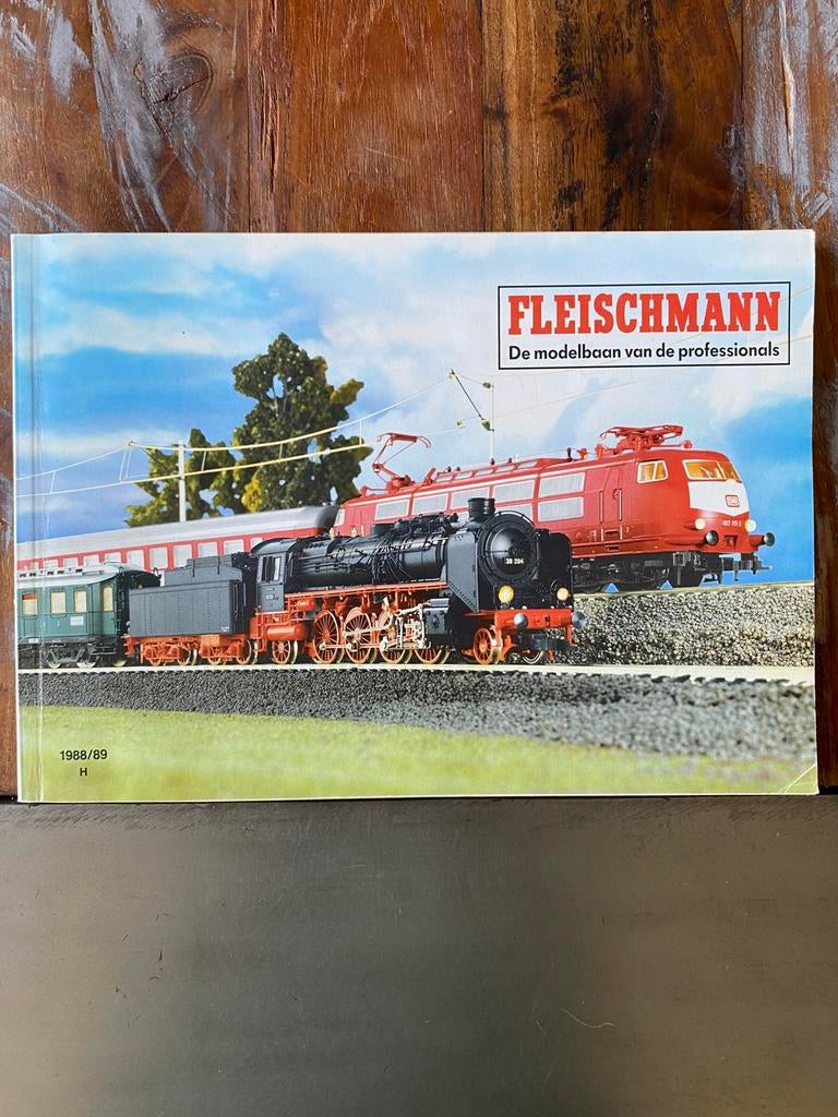Fleischmann catalogus H0 en N uit 1988 - 1989, Boeken, Catalogussen en Folders, Ophalen of Verzenden, Zo goed als nieuw
