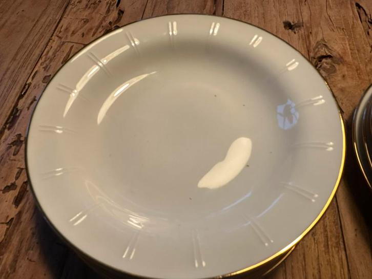 Oud servies - 12 borden, Huis en Inrichting, Keuken | Servies, Gebruikt, Bord(en), Overige stijlen, Porselein, Ophalen
