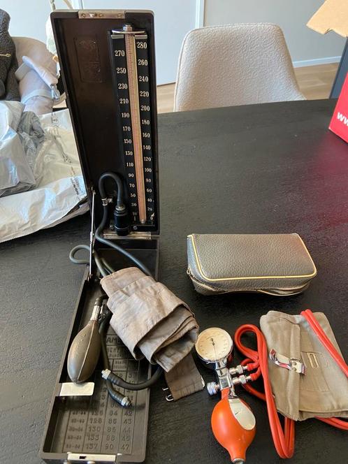 Twee Vintage bloeddrukmeter instrument medisch, Antiek en Kunst, Antiek | Gereedschap en Instrumenten, Ophalen of Verzenden