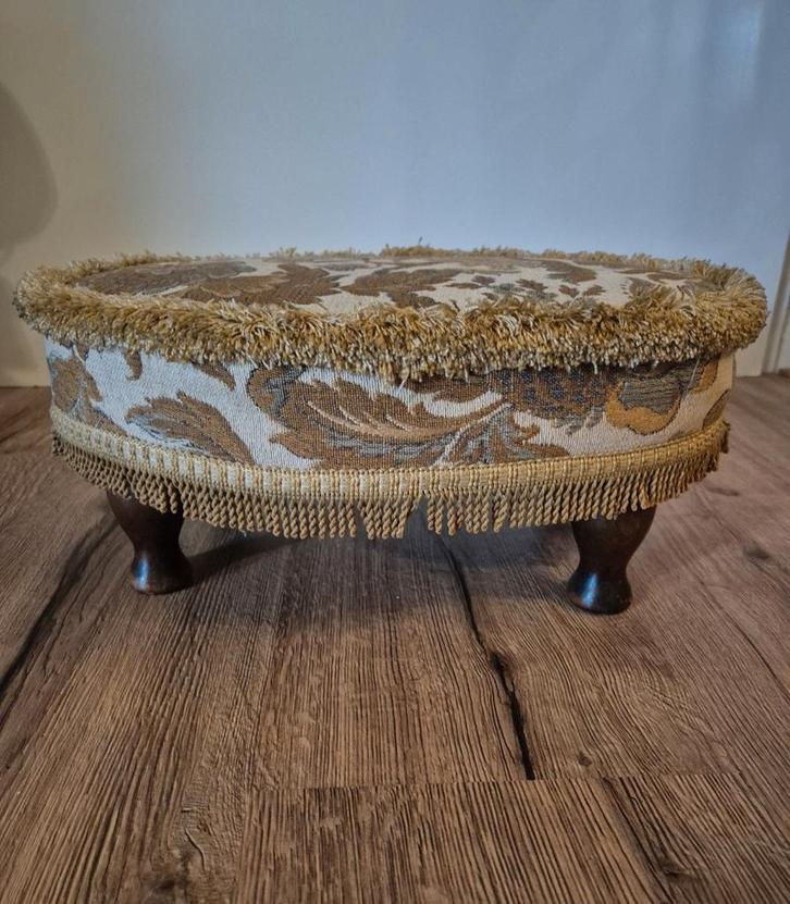 Vintage Sherborne Voetenbankje ., Huis en Inrichting, Banken | Voetenbanken en Poefen, Zo goed als nieuw, 50 tot 75 cm, 50 tot 75 cm