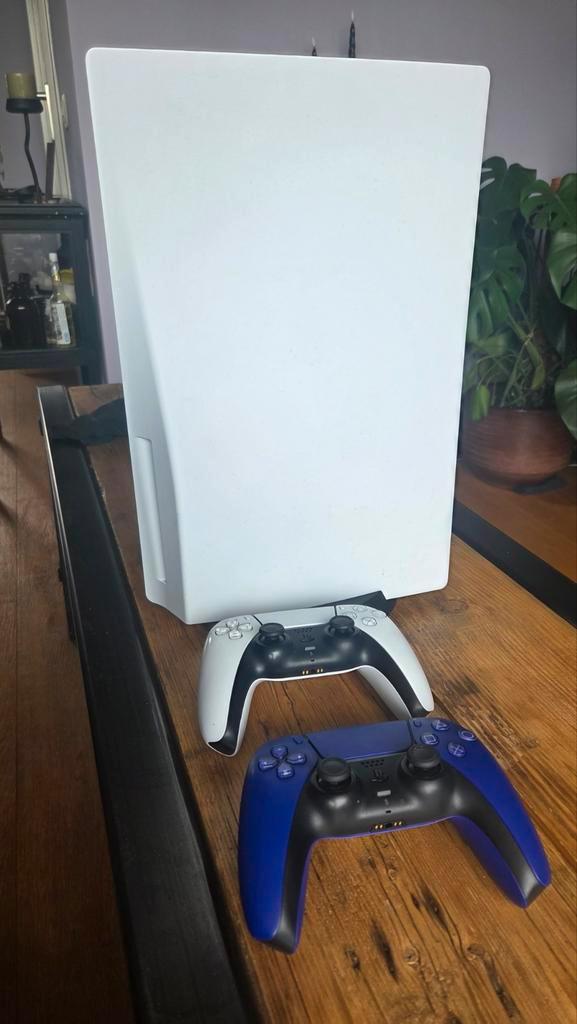 PS5 Disc edition + 2 Controllers, Spelcomputers en Games, Spelcomputers | Sony PlayStation 5, Ophalen of Verzenden
