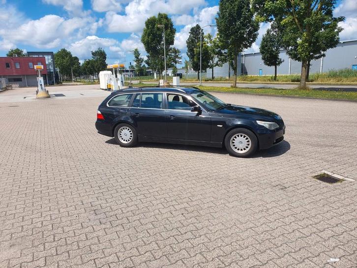 BMW 5-Serie 2.5 I 525 Touring AUT 2004 Zwart, Auto's, BMW, Particulier, 5-Serie, Benzine, E, Stationwagon, Automaat, Origineel Nederlands