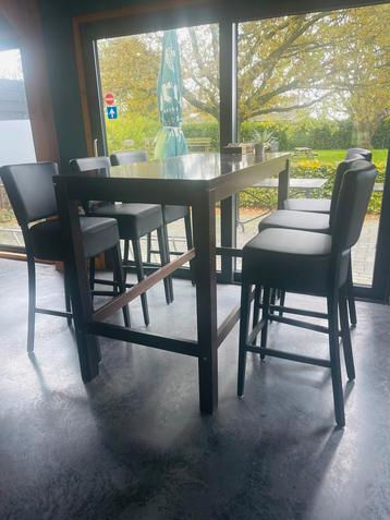Bartafel massief hout + 6 krukken beschikbaar voor biedingen