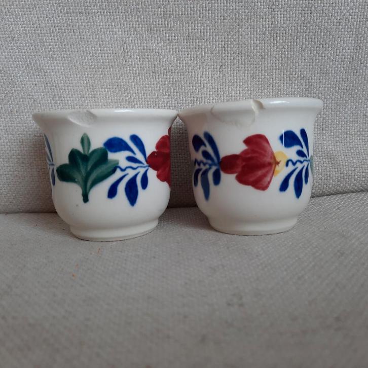 Boerenbont eierdorpjes - 2 stuks -, Huis en Inrichting, Keuken | Servies, Zo goed als nieuw, Overige typen, Boerenbont, Aardewerk