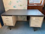 Te koop ijzeren bureau, Ophalen, Gebruikt