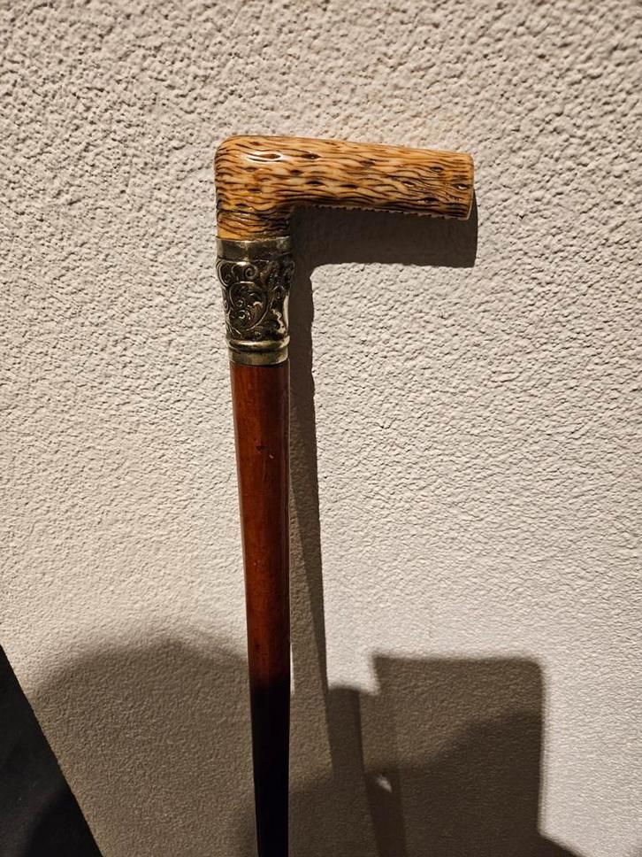 Antieke wandelstok met bewerkte handgreep gewei, Diversen, Wandelstokken, Ophalen of Verzenden
