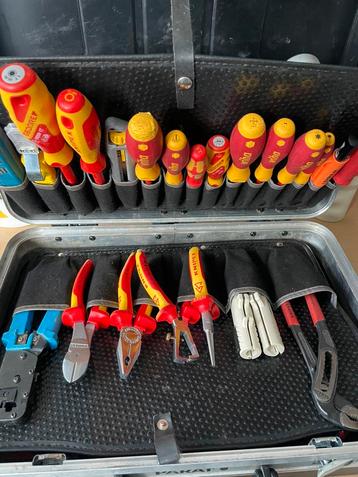 Parat Koffer Vol met Gereedschap. Elektra. Zeer complete set beschikbaar voor biedingen