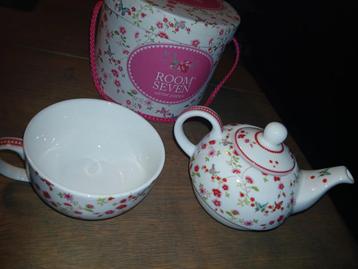 Room Seven Winter Poppy Theepot met Kop beschikbaar voor biedingen