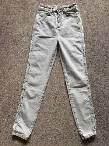 Josh V broek maat M beschikbaar voor biedingen