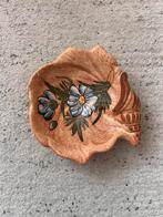 Schelp schaal met bloemen schildering, Ophalen of Verzenden, Zo goed als nieuw, Rond, Porselein of Keramiek