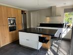 Luxe keuken compleet eiland kastenwand en aanrecht Siemens, Ophalen, Wit, Graniet of Steen, Zo goed als nieuw