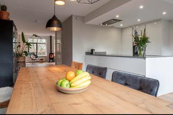Massief Houten Tafel met Bankje beschikbaar voor biedingen