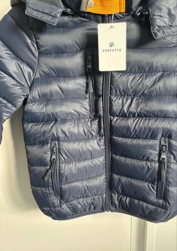 Kinderjasjes parajumpers beschikbaar voor biedingen