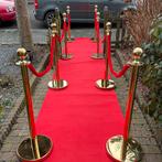 8 afzetpalen, 6 velourse rode linten en rode loper.OPHALEN, Ophalen, Zo goed als nieuw, Versiering