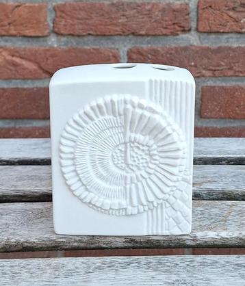 Prachtige vintage biscuit porseleinen Kaiser solifleur vaas. beschikbaar voor biedingen