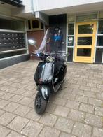Vespa Sprint 2017, Fietsen en Brommers, Scooters | Vespa, Ophalen, Vespa S, Zo goed als nieuw, Benzine