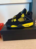 nike air jordan 4 retro black tour yellow maat 44, Kleding | Heren, Schoenen, Ophalen of Verzenden, Nieuw, Zwart