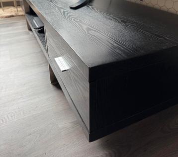 Tv meubel en salontafel beschikbaar voor biedingen