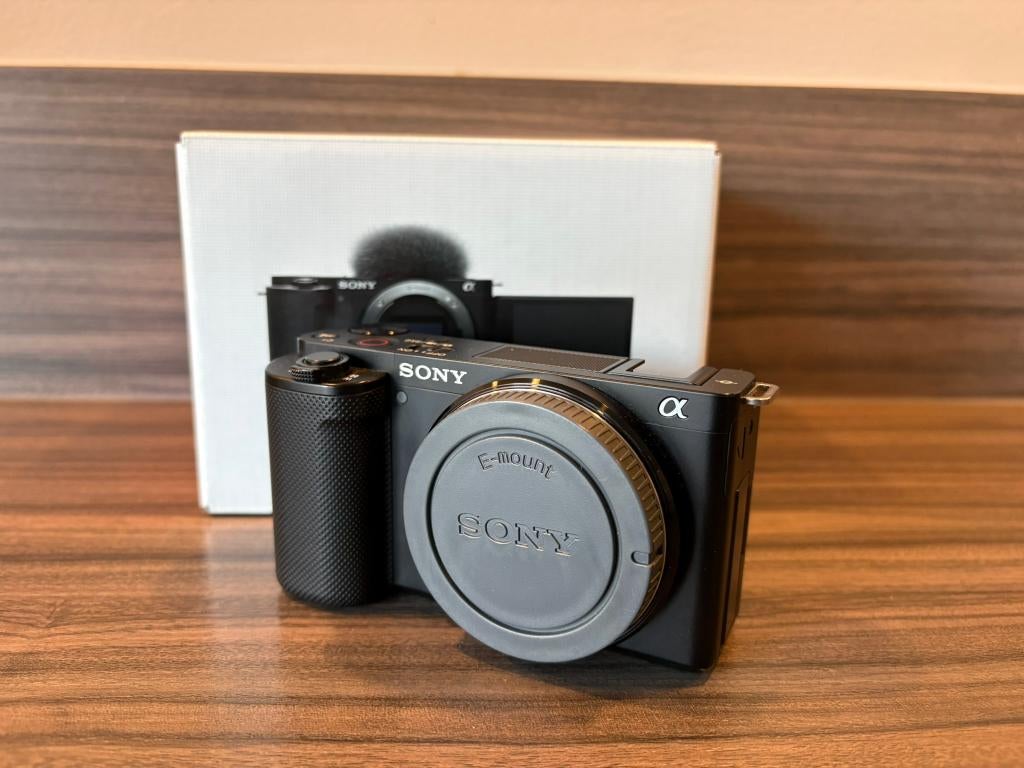 SONY ZV-E10 - BODY - MADE FOR VLOGGING - 120 FPS VIDEO - TOP, Spiegelreflex, Ophalen of Verzenden, Zo goed als nieuw, Sony