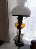 Oude lamp met glazen kelk, Ophalen