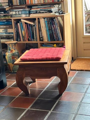 Bijzet tafel beschikbaar voor biedingen