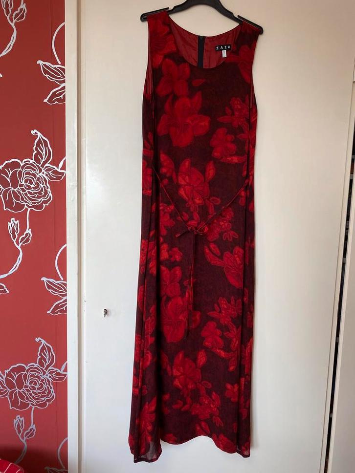 Mooie dieprode jurk met bloemmotief *vintage*, Kleding | Dames, Jurken, Zo goed als nieuw, Maat 38/40 (M), Rood, Onder de knie