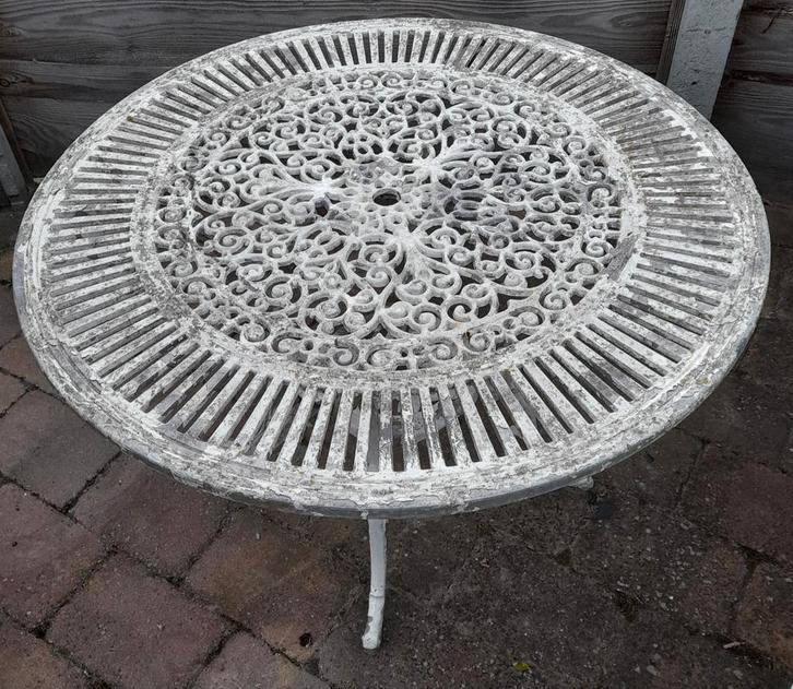 Oude metalen tuintafel, Tuin en Terras, Tuintafels, Gebruikt, Rond, Metaal, Ophalen