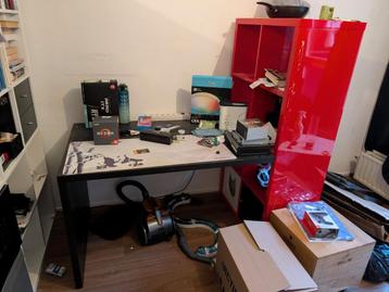 Kallax kast met bureau beschikbaar voor biedingen
