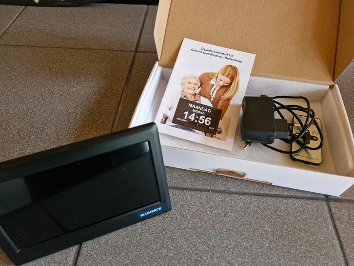 Digitale Klok/Kalender - Ideaal voor Senioren!, Huis en Inrichting, Woonaccessoires | Klokken, Wandklok, Ophalen of Verzenden